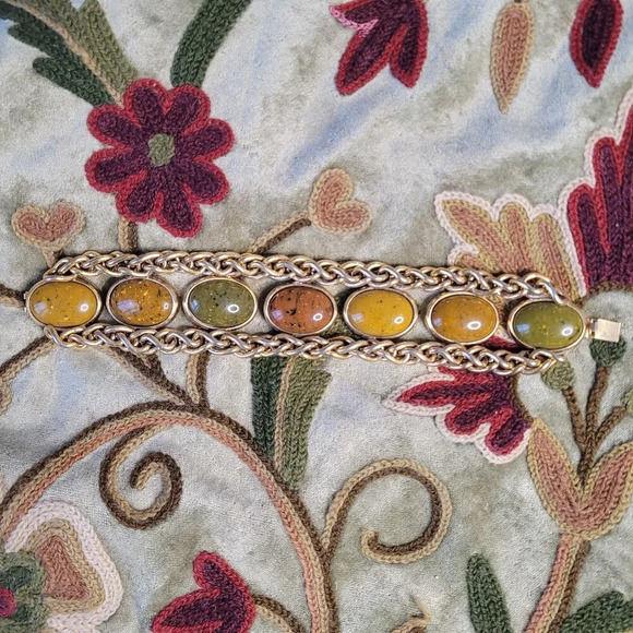 Jewelry - Vintage gold-tone chain bracelet